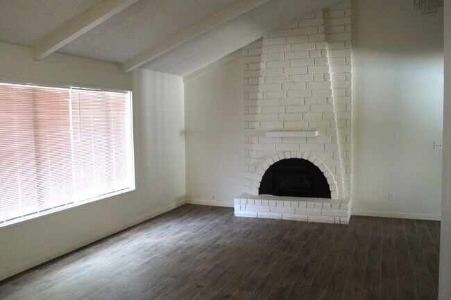 Foto del edificio - Quailwood 3 bed 2 bath pool