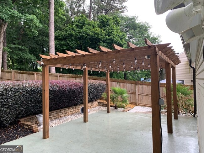 Building Photo - 9695 N Pond Cir