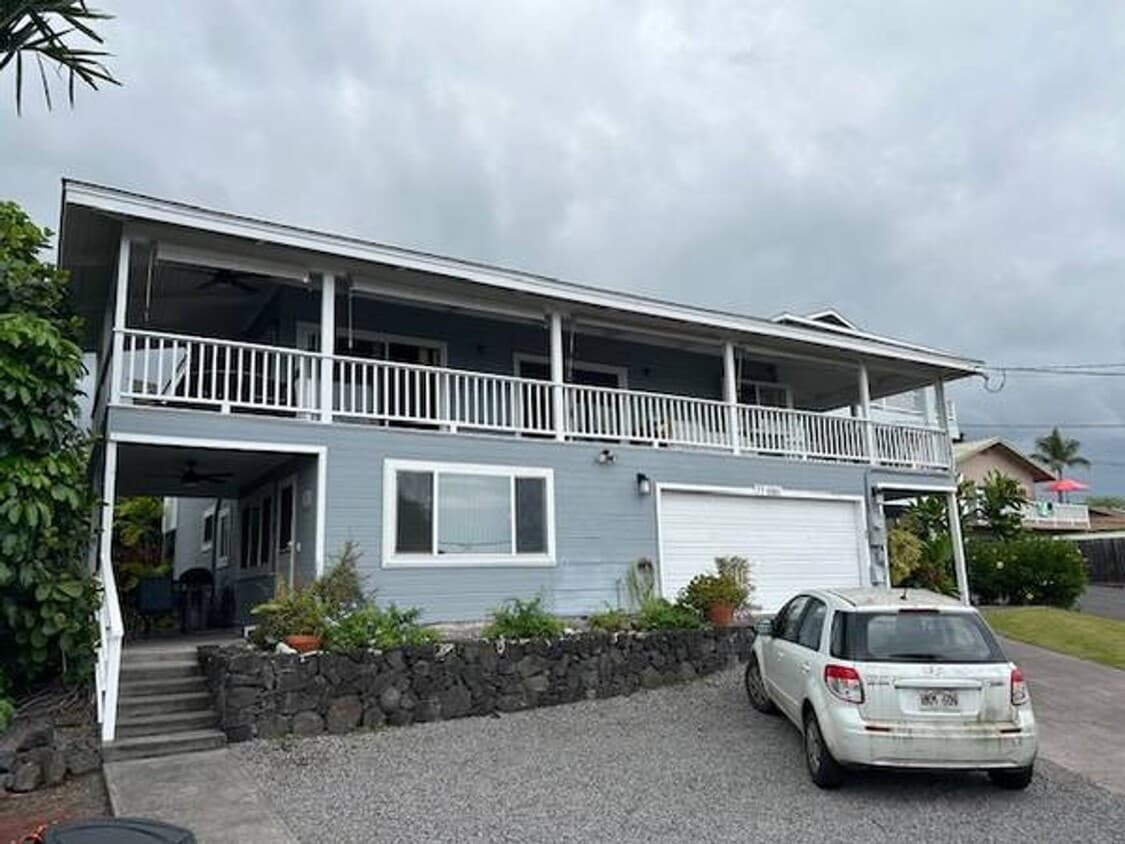 Primary Photo - Furnished 3Bed, 2Bath Upstairs of House wi...