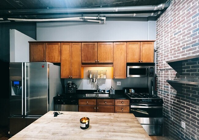 Building Photo - 640 Glen Iris Dr NE