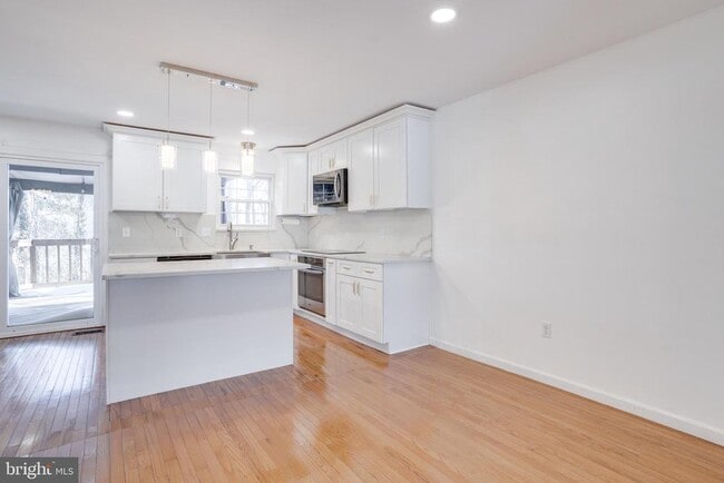 Foto del edificio - 5809 Waterdale Ct