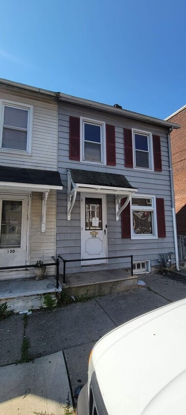Foto principal - 3 Bedroom / 1 Bathroom Home in Allentown!