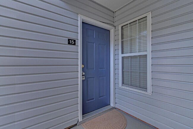 Building Photo - Welcome to Parkview Condos! This beautiful...