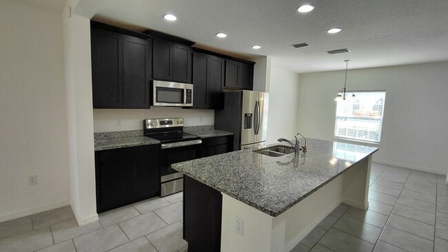 Building Photo - Beautiful 3-bedroom, 2.5-bath Townhome