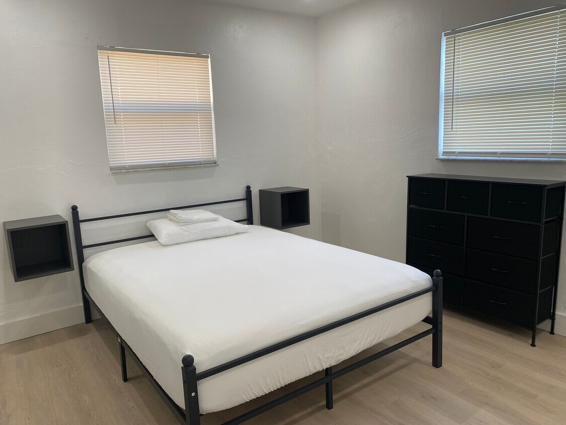 Photo - 2900 NW 8th St (Fort Lauderdale, FL)