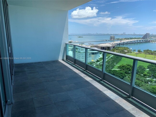 Building Photo - 900 Biscayne Blvd