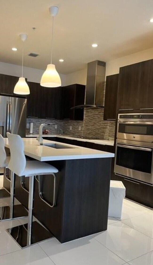 10220 NW 63rd Terrace Unit 221, Doral, FL 33178 Condo for Rent in