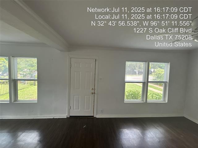 Foto del edificio - 1227 S Oak Cliff Blvd