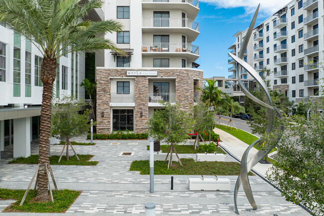 Pedestrian Plaza & Leasing - Mayla Pompano Residences