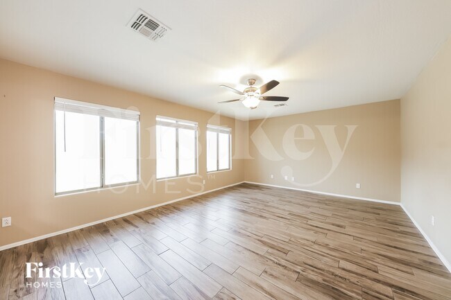 Foto del edificio - 14251 W Windrose Dr