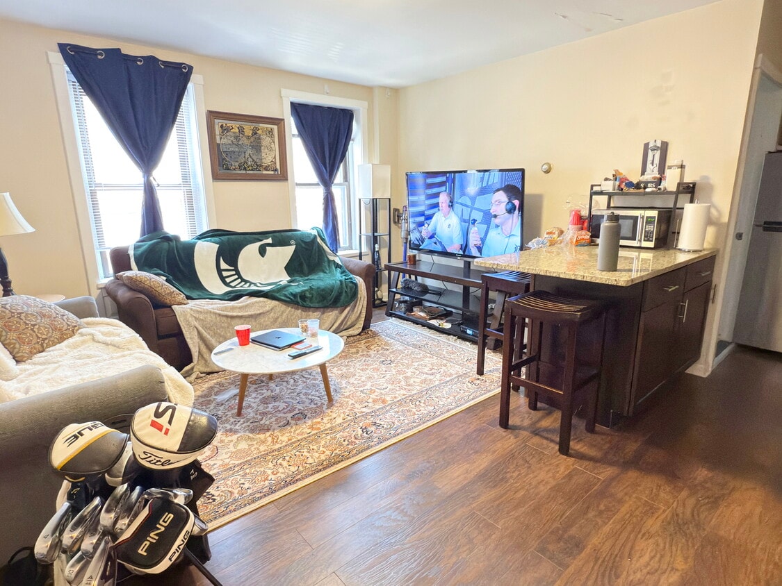 Primary Photo - 1503 W Fullerton Ave