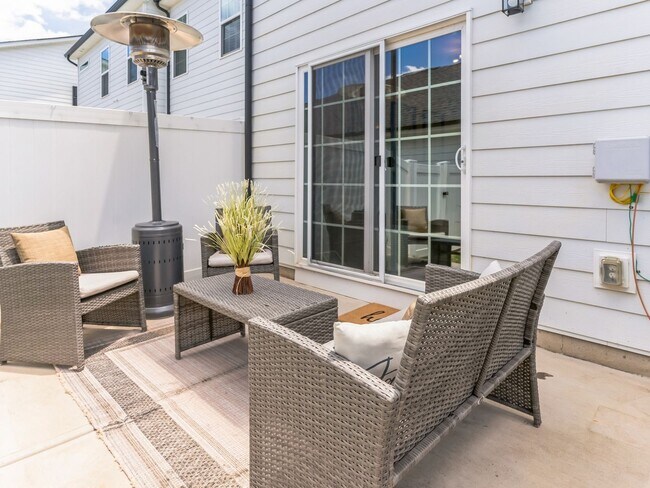Foto del edificio - 3 Bedroom Townhome in Gastonia