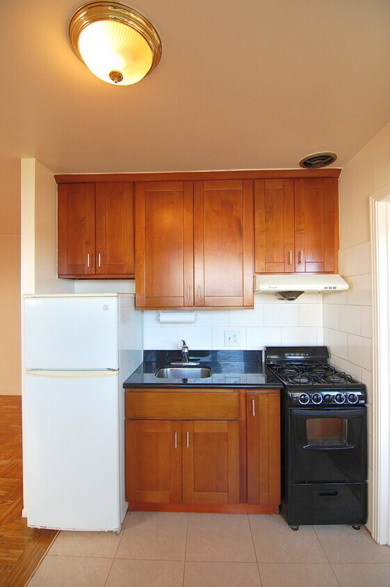 Primary Photo - 1475 18th Ave