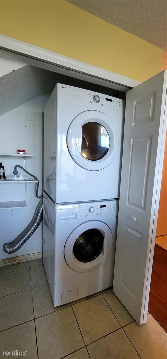 Foto del edificio - 2 br, 2.5 bath Townhome - 10587 SW 6th St ...