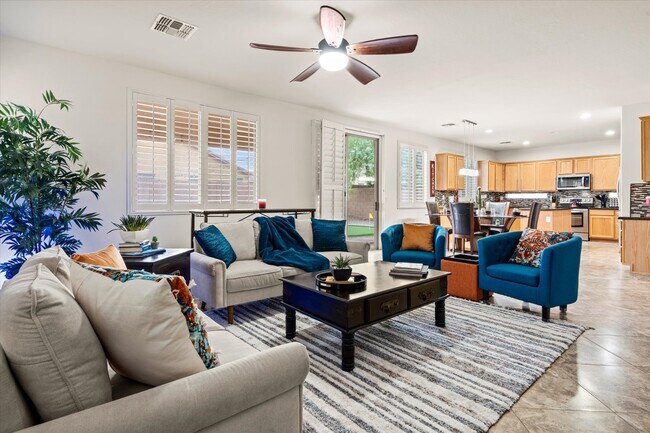 Sala de estar - 8566 W Cinnabar Ave