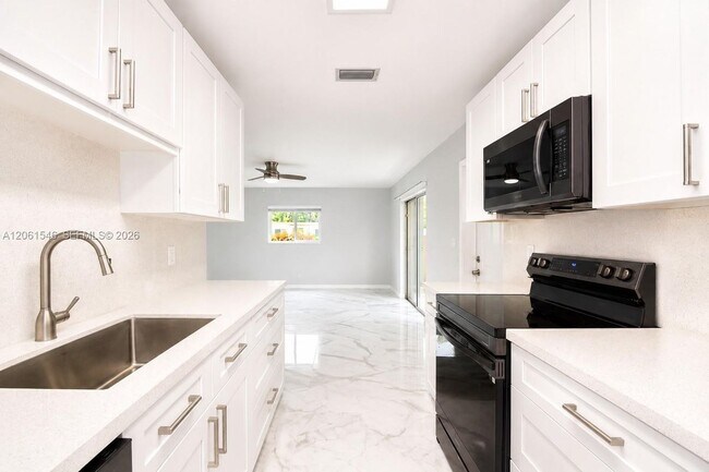 Foto del edificio - 2611 SW 13th Ave