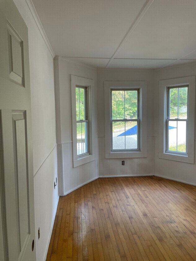 Bedroom 1 - 60 Cliff St