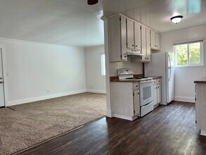 Building Photo - 853 Cherrywood Way