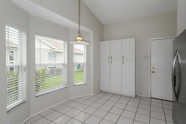 Building Photo - 4814 11th Ave Cir E