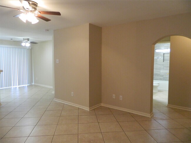 Foto del edificio - 7415 River Pines Dr