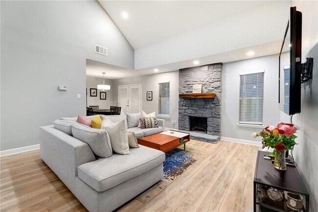 Building Photo - 3200 Spaniel Dr