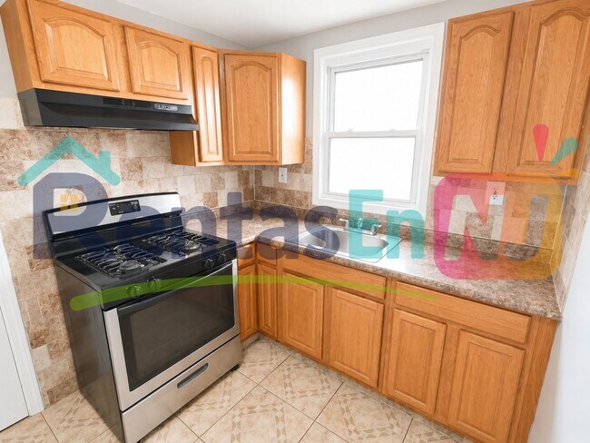 Building Photo - 96 Lindsley Ave