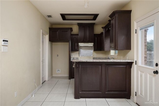 Building Photo - 206 Caramel Dr