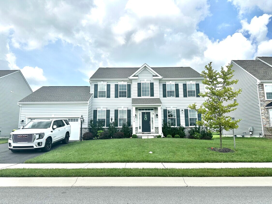 Foto principal - 636 McCracken Dr