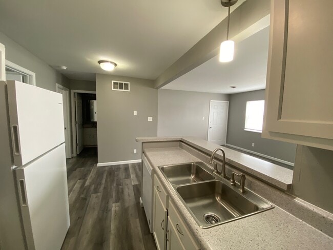 Building Photo - 109 Swan Dr