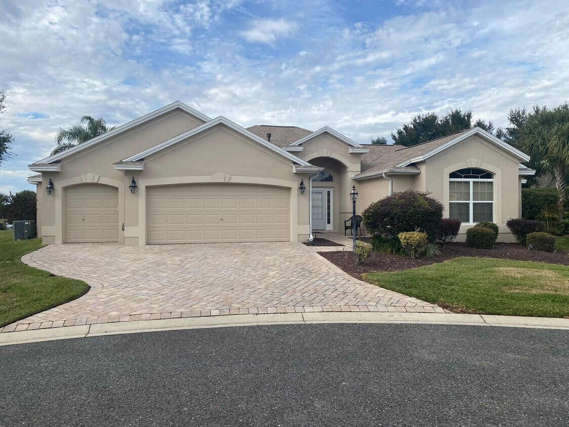 Foto principal - SEASONAL or ANNUAL LEASE. Large 4 Bed + 4 ...
