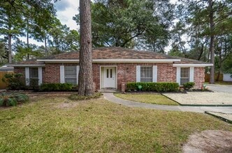 Building Photo - 25602 Oakhurst Dr