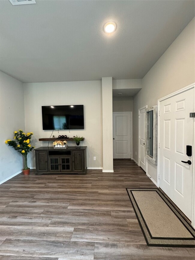 Building Photo - 710 Crystal River