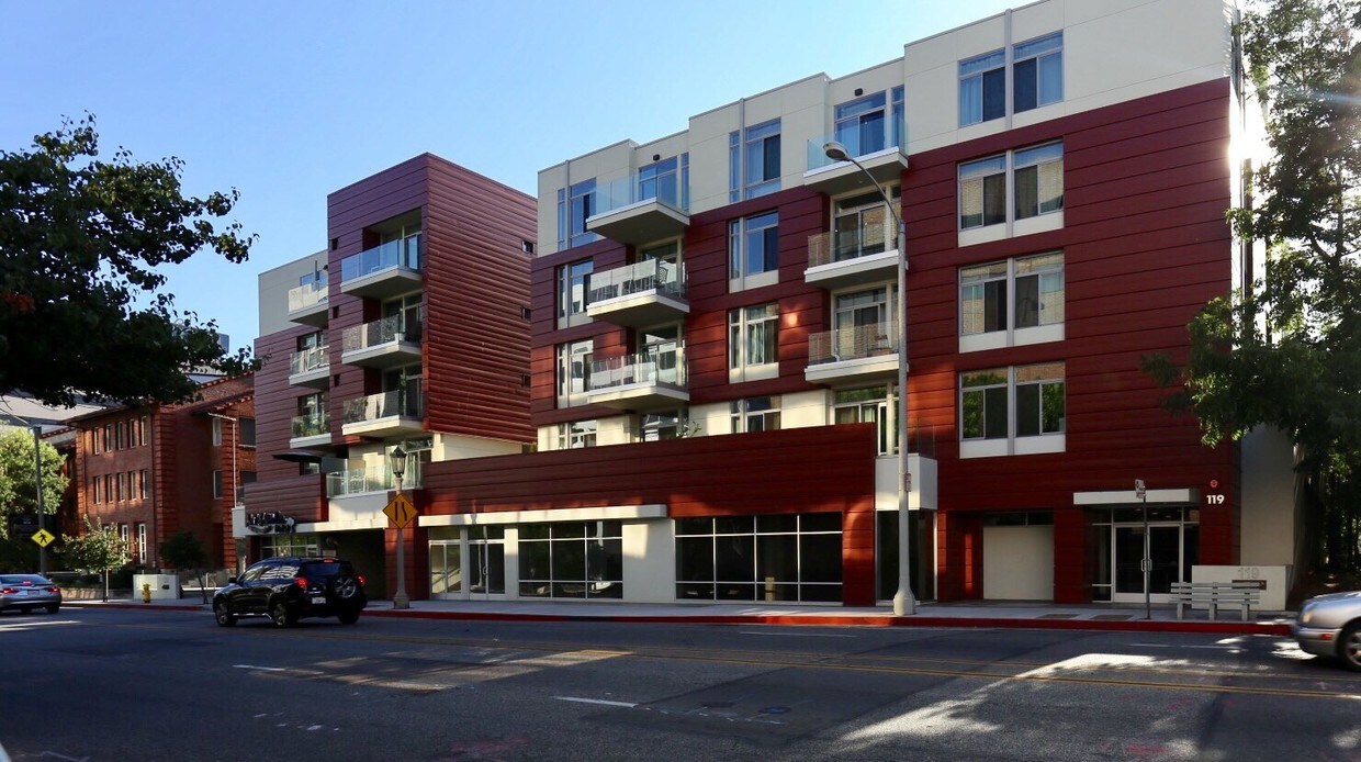 Foto principal - 119 S Los Robles Ave