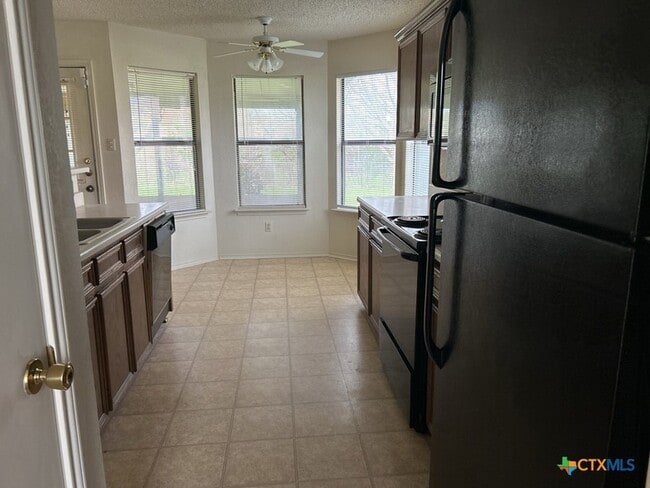 Building Photo - 2607 Schulze Dr