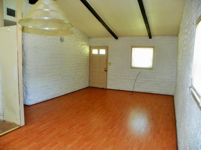 Building Photo - 715 Swanson Ct