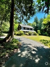 Building Photo - 6157 NE Baker Hill Rd