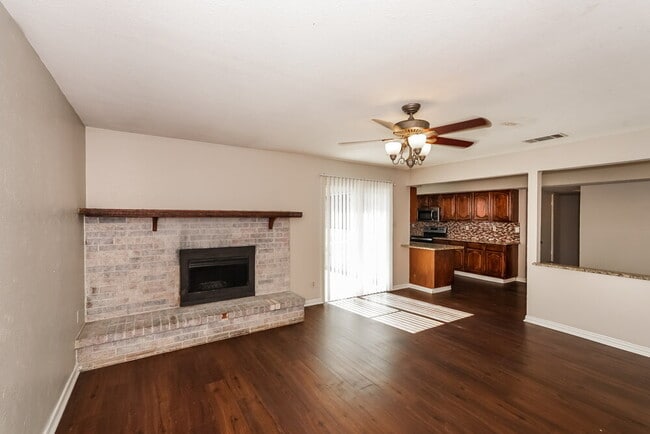 Building Photo - 3009 Joymeadow Dr