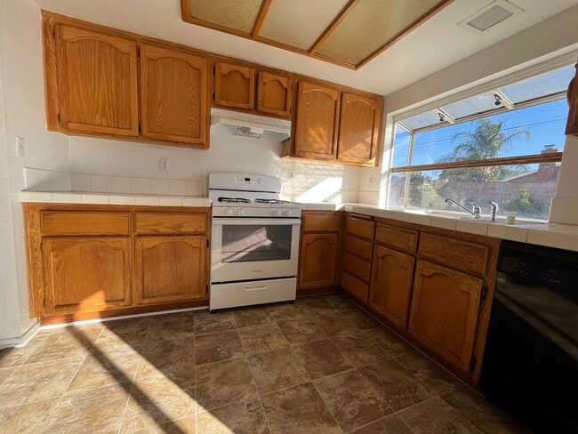 Building Photo - Two-Story 3-Bedroom Yucaipa Home!