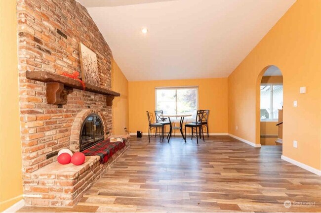 Foto del edificio - 7826 Emerald Dr SW