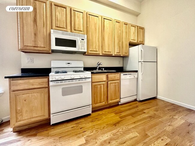 Building Photo - 316 W 51st St