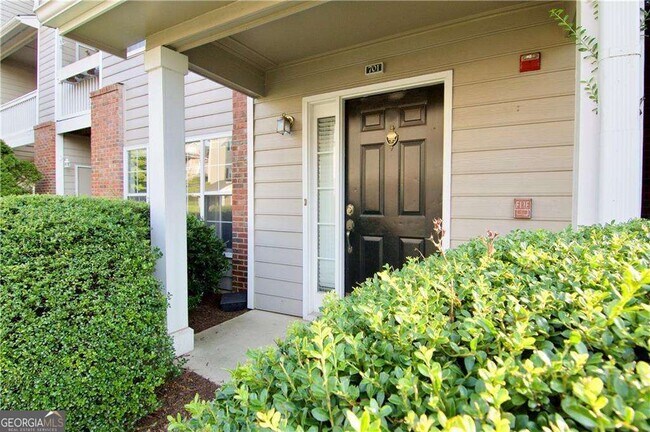 Foto del edificio - 701 Vinings Forest Ln