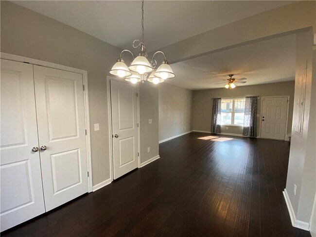 Foto del edificio - 1733 Brookside Lay Cir
