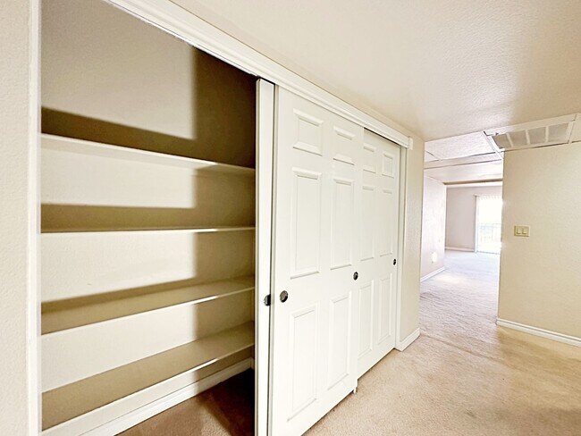 Building Photo - 3 BEDROOM, 2 BATH DOWNSTAIRS CONDO IN GUAR...