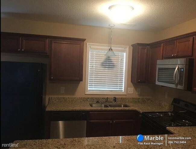 Foto del edificio - 3 br, 2 bath Townhome - 1004 Spring Forest...