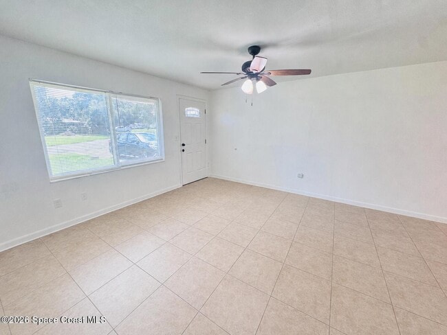 Building Photo - 1812 Oakwood Dr