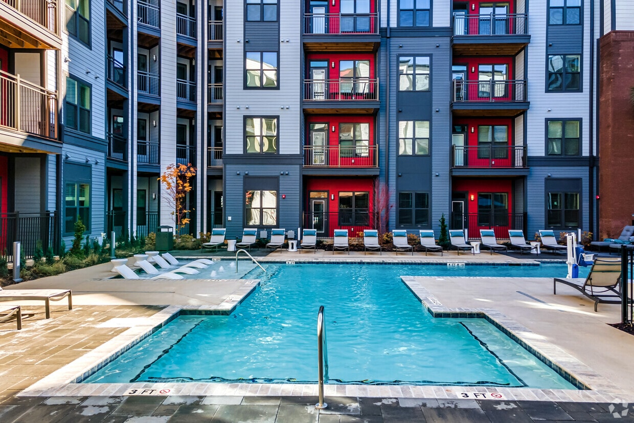 Verde at McCullough Station Apartments in Charlotte, NC