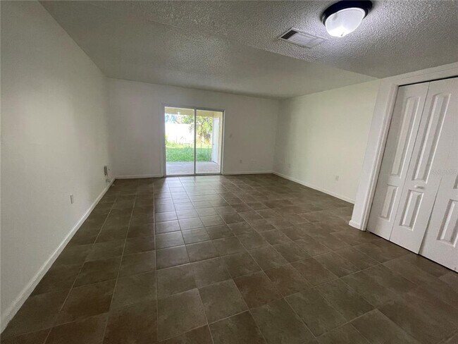 Foto del edificio - 221 S Cypress Way