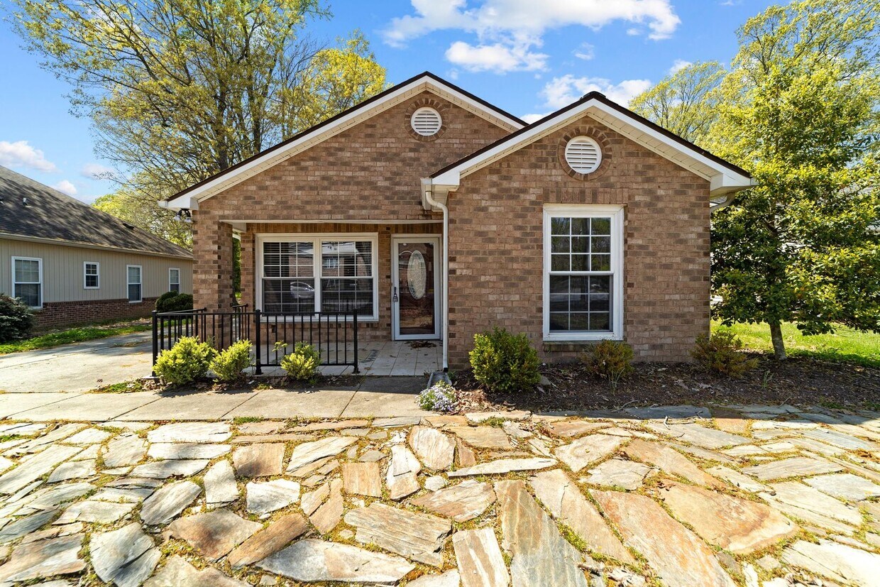 820 Meadowood St, Greensboro, NC 27409 House Rental in Greensboro, NC