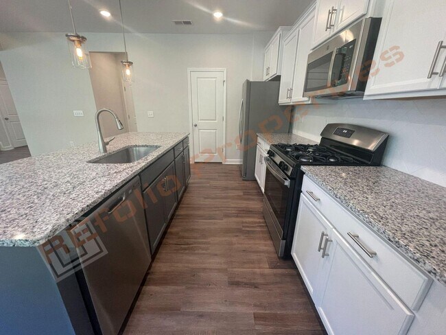 Foto del edificio - Lovely 4 Bedroom 2-Car Garage Home with Guest Suite in Main Level @ Sierra Heights, Clayton, Avai...