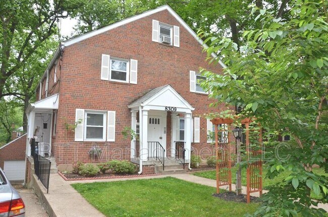 Building Photo - 8309 Greenwood Ave